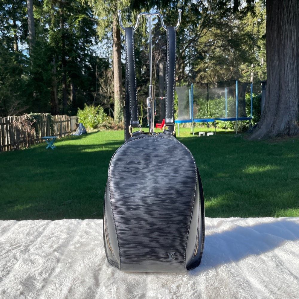 Lv backpack epi black